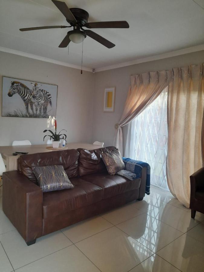 Tumi'S Home Away- 3 Bedroom Witbank Esterno foto